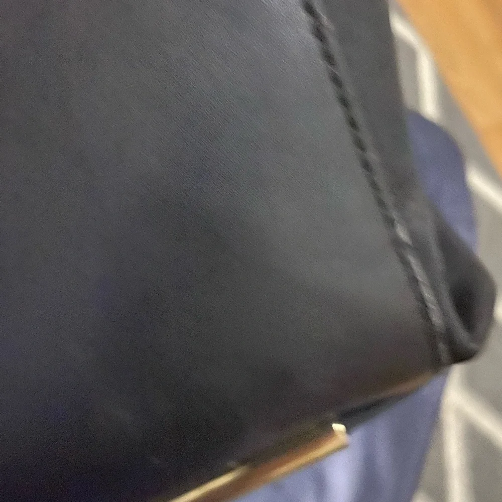 Vince Camuto Sleek Black Hobo Bag - Picture 6 of 13